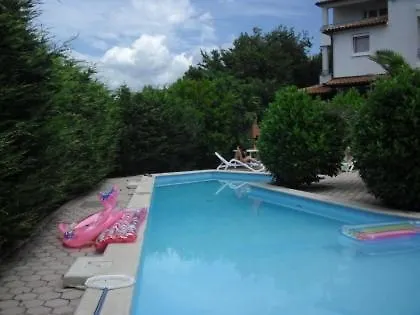 Apartment Astella 4 With Balcony And Pool Pjescana Uvala
