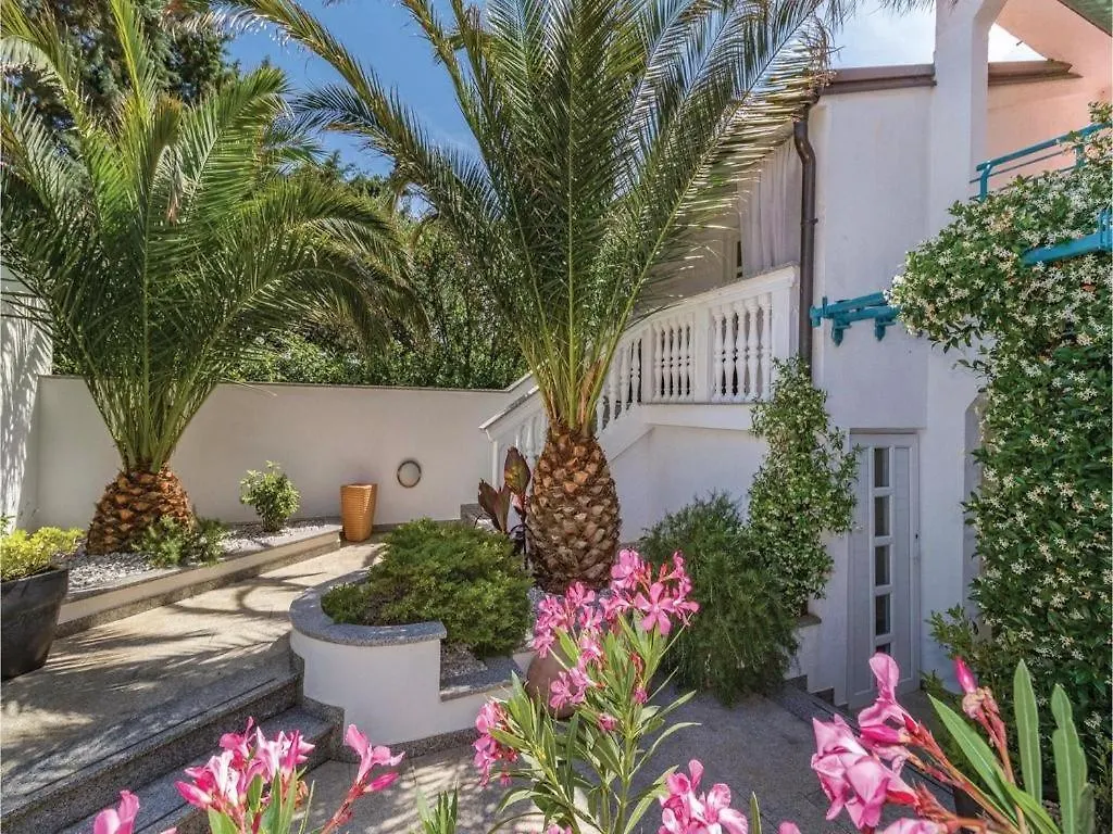 Apartment Astella 4 With Balcony And Pool Pjescana Uvala