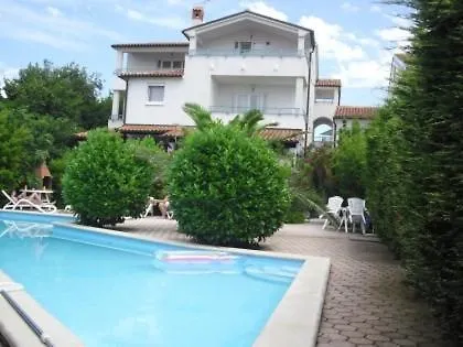 Apartment Astella 4 With Balcony And Pool Pjescana Uvala