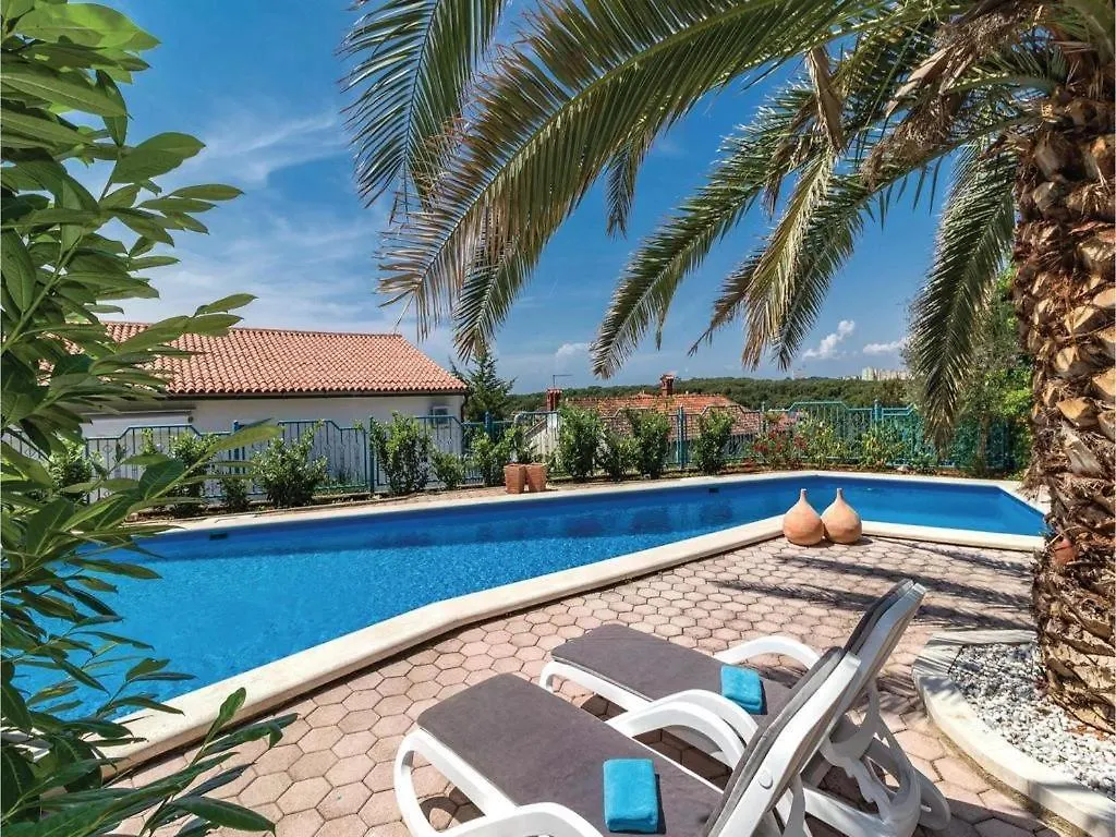 Apartment Astella 4 With Balcony And Pool Pjescana Uvala